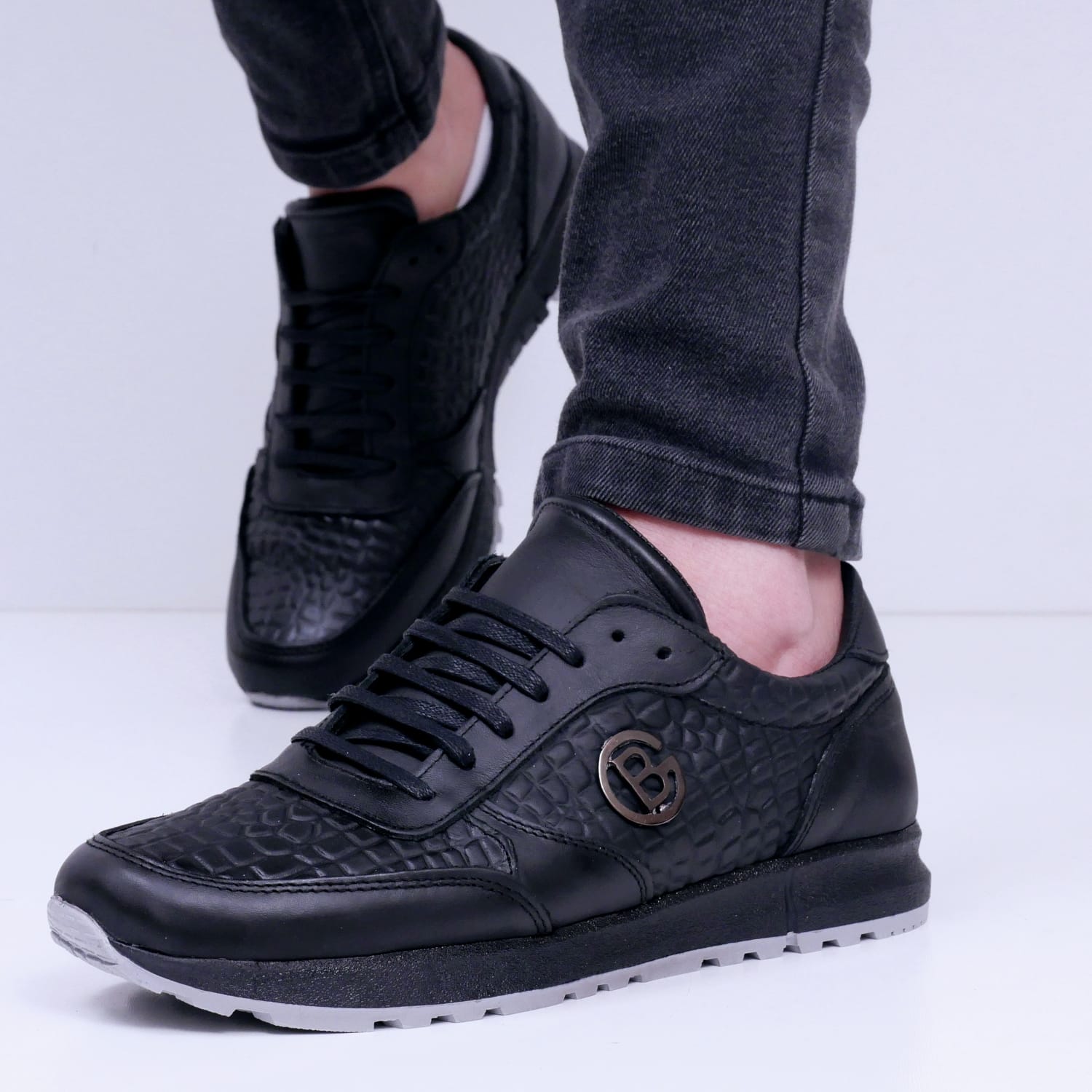 Sneakers old 3
